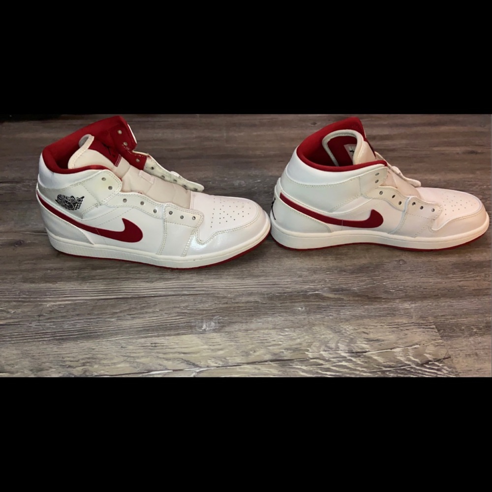 Air Jordan 1 Mid “White” Gym Red (Slight Damage) - Picture 3 of 6